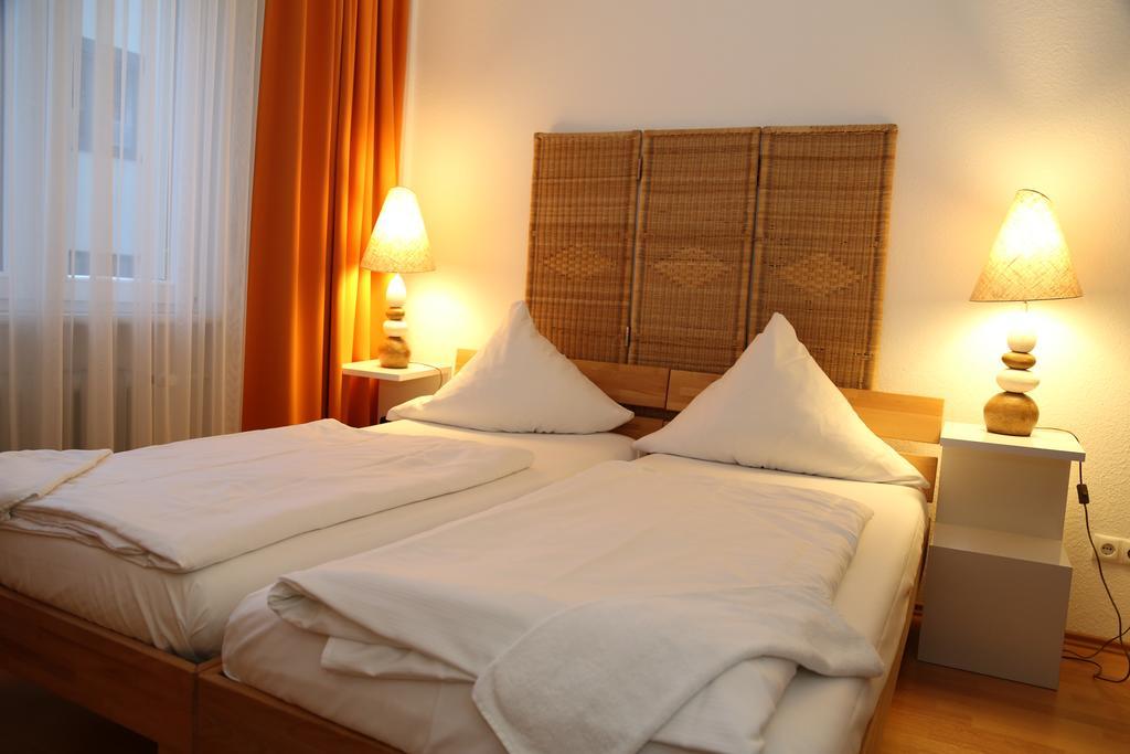Hotel Loehndorf Бонн Номер фото
